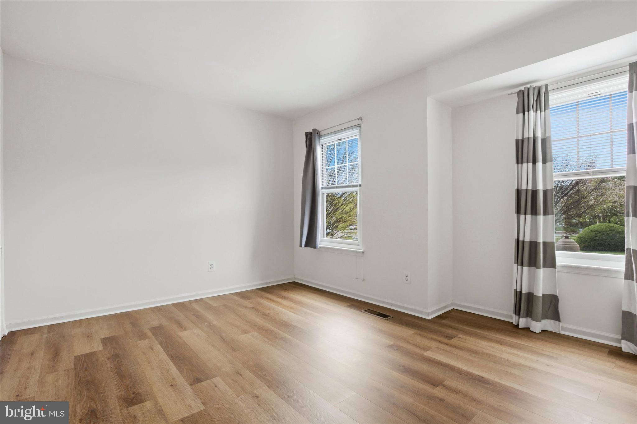 OXFORD OF BLUE BELL - Residential