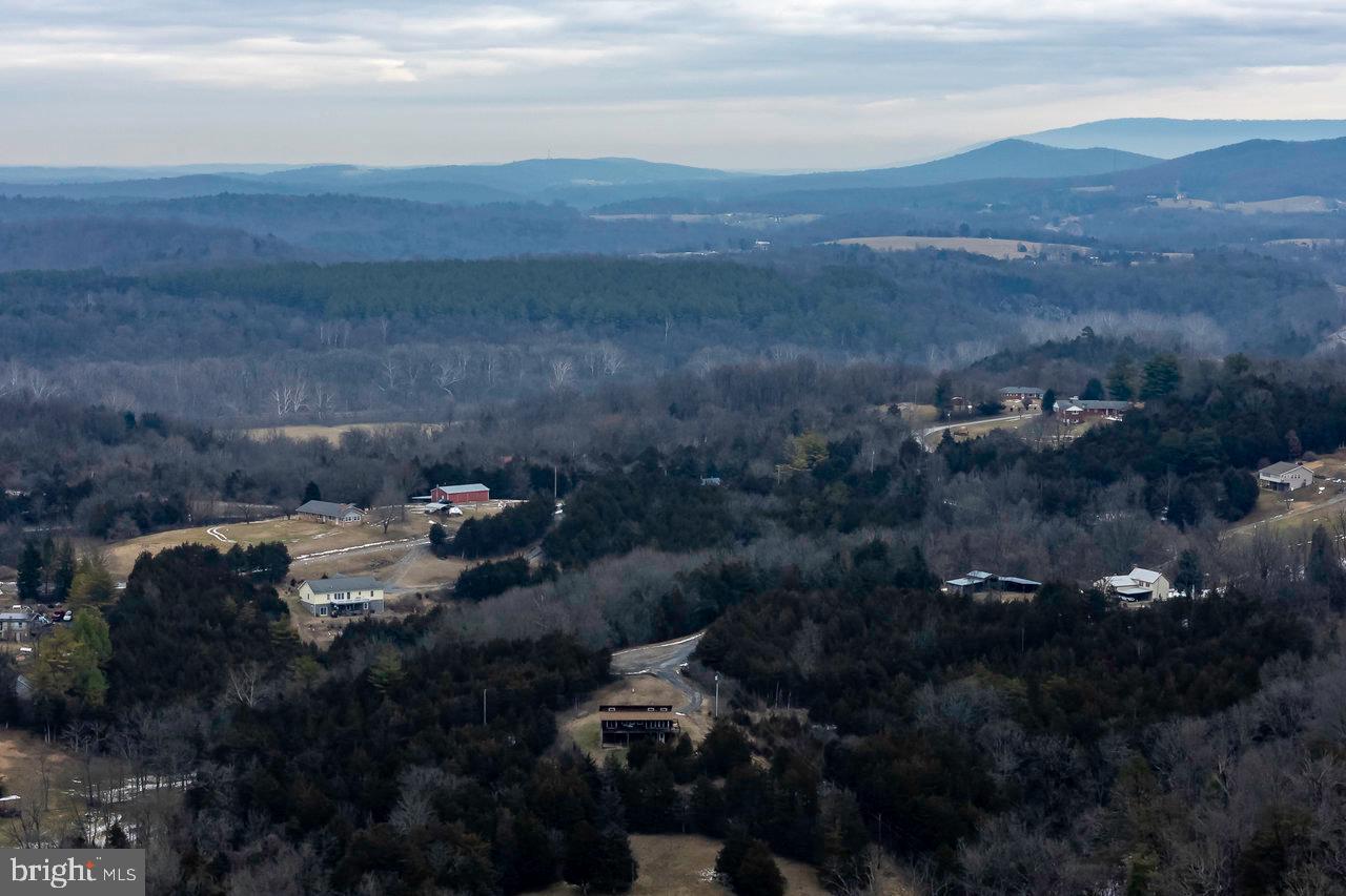 SHENANDOAH RIVER BEND - Land