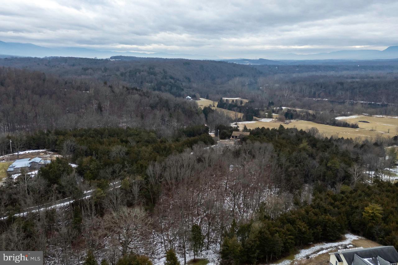 SHENANDOAH RIVER BEND - Land