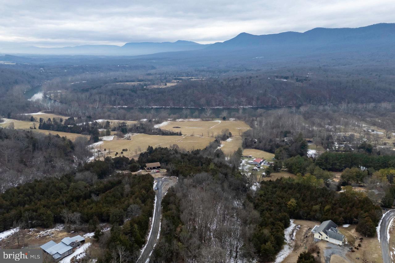 SHENANDOAH RIVER BEND - Land