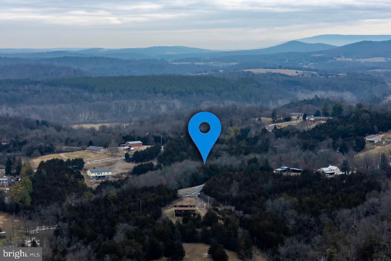 SHENANDOAH RIVER BEND - Land