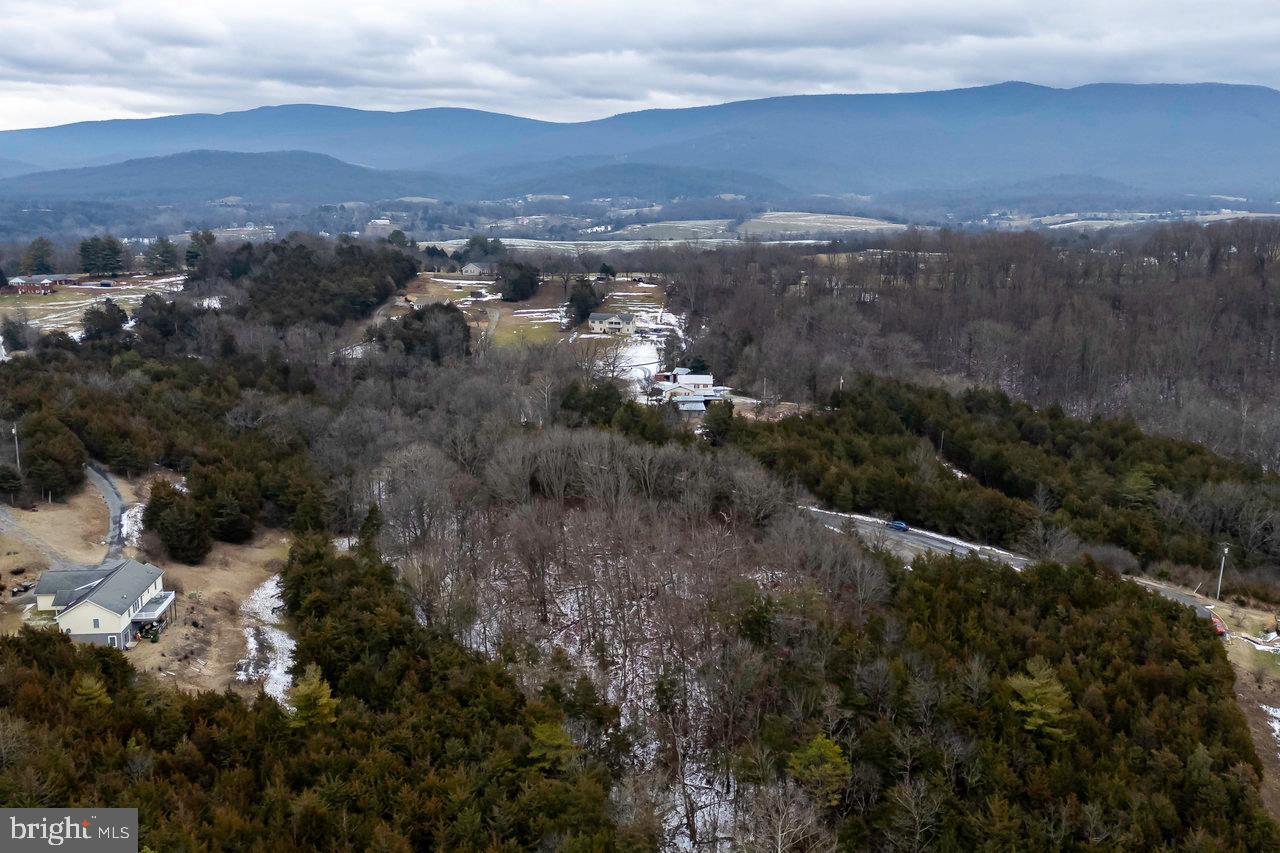SHENANDOAH RIVER BEND - Land