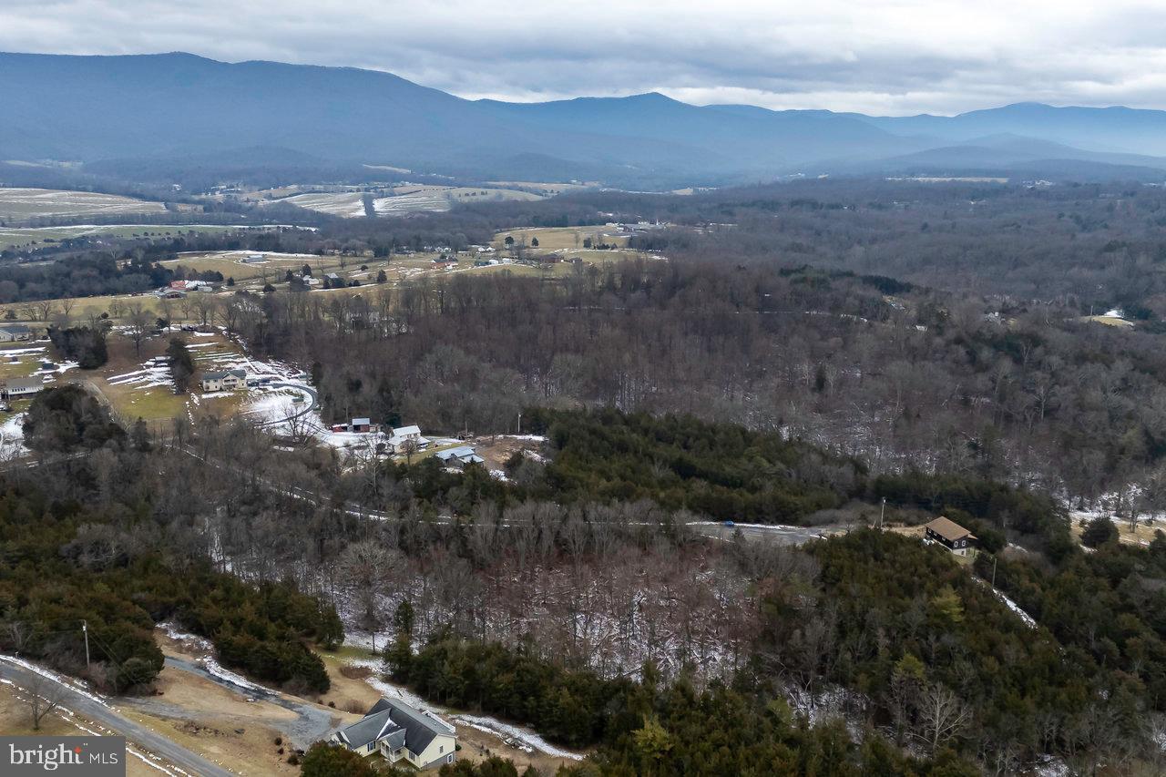 SHENANDOAH RIVER BEND - Land