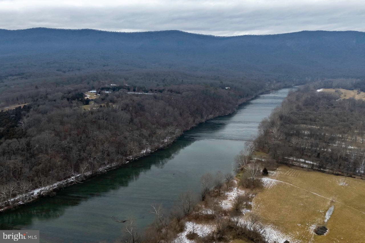 SHENANDOAH RIVER BEND - Land