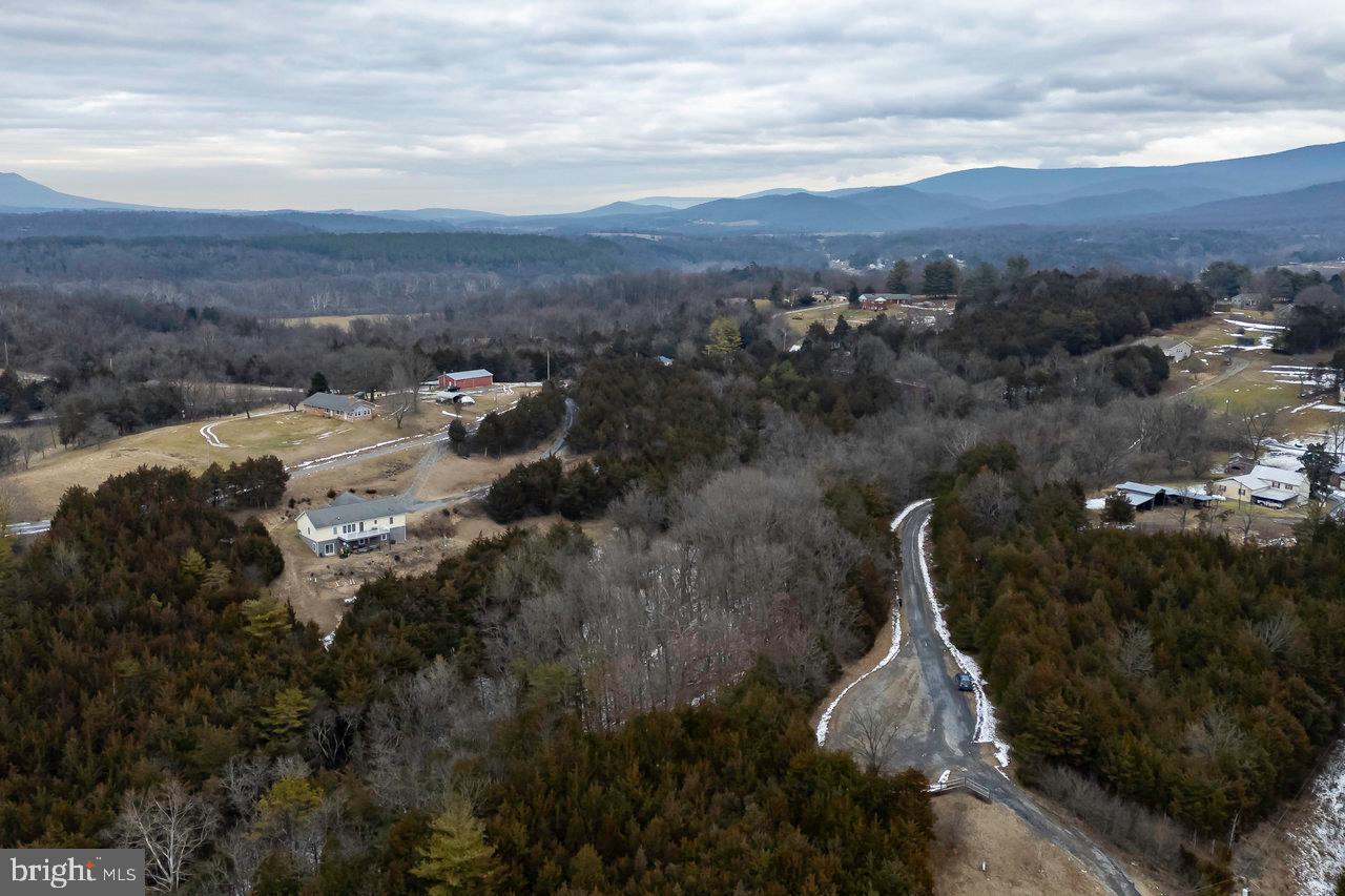 SHENANDOAH RIVER BEND - Land