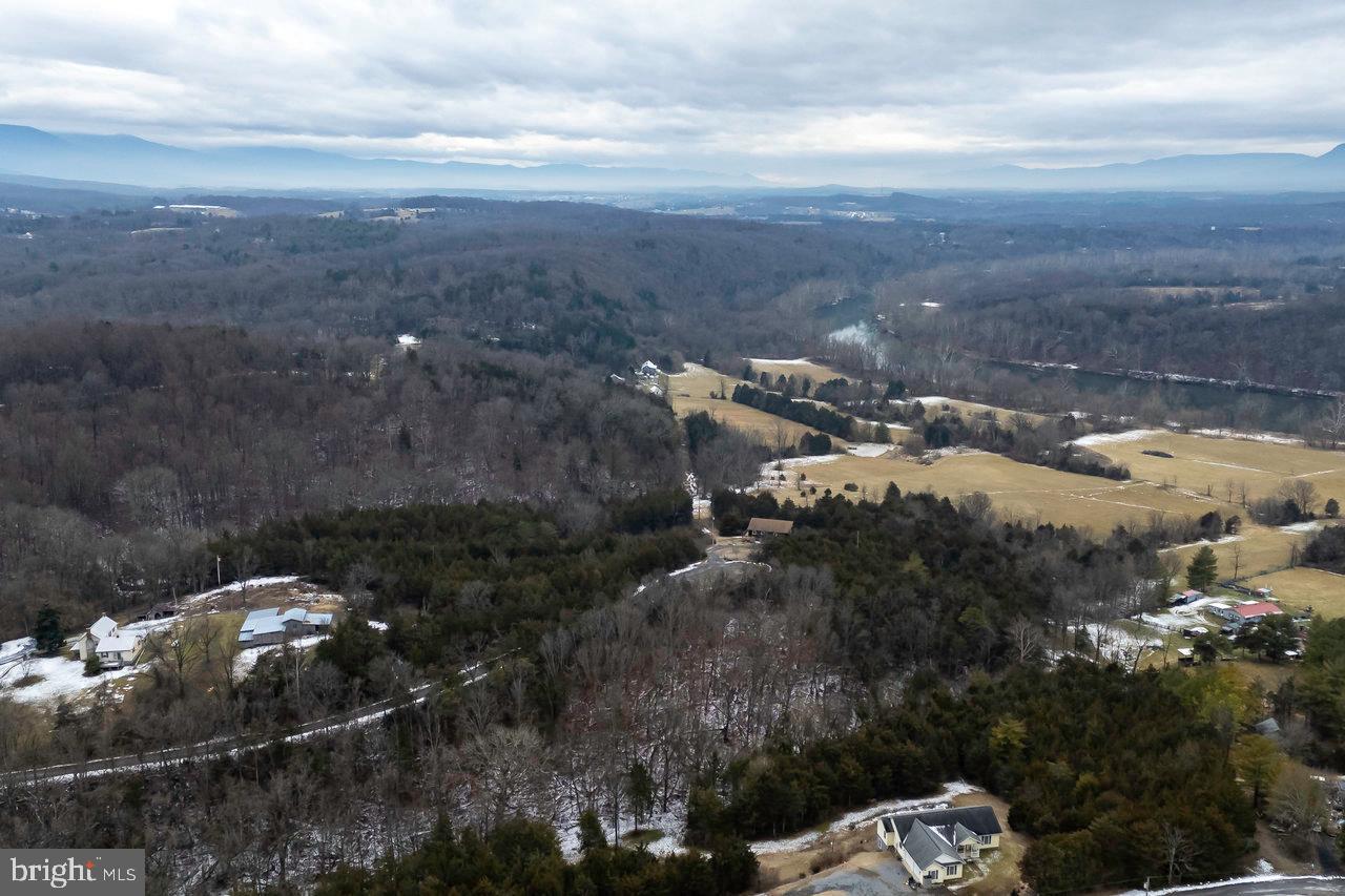 SHENANDOAH RIVER BEND - Land