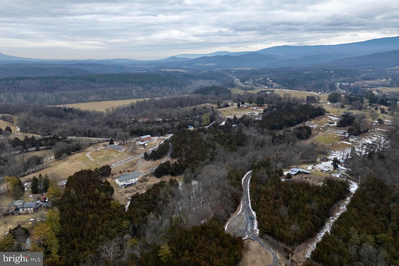 SHENANDOAH RIVER BEND - Land