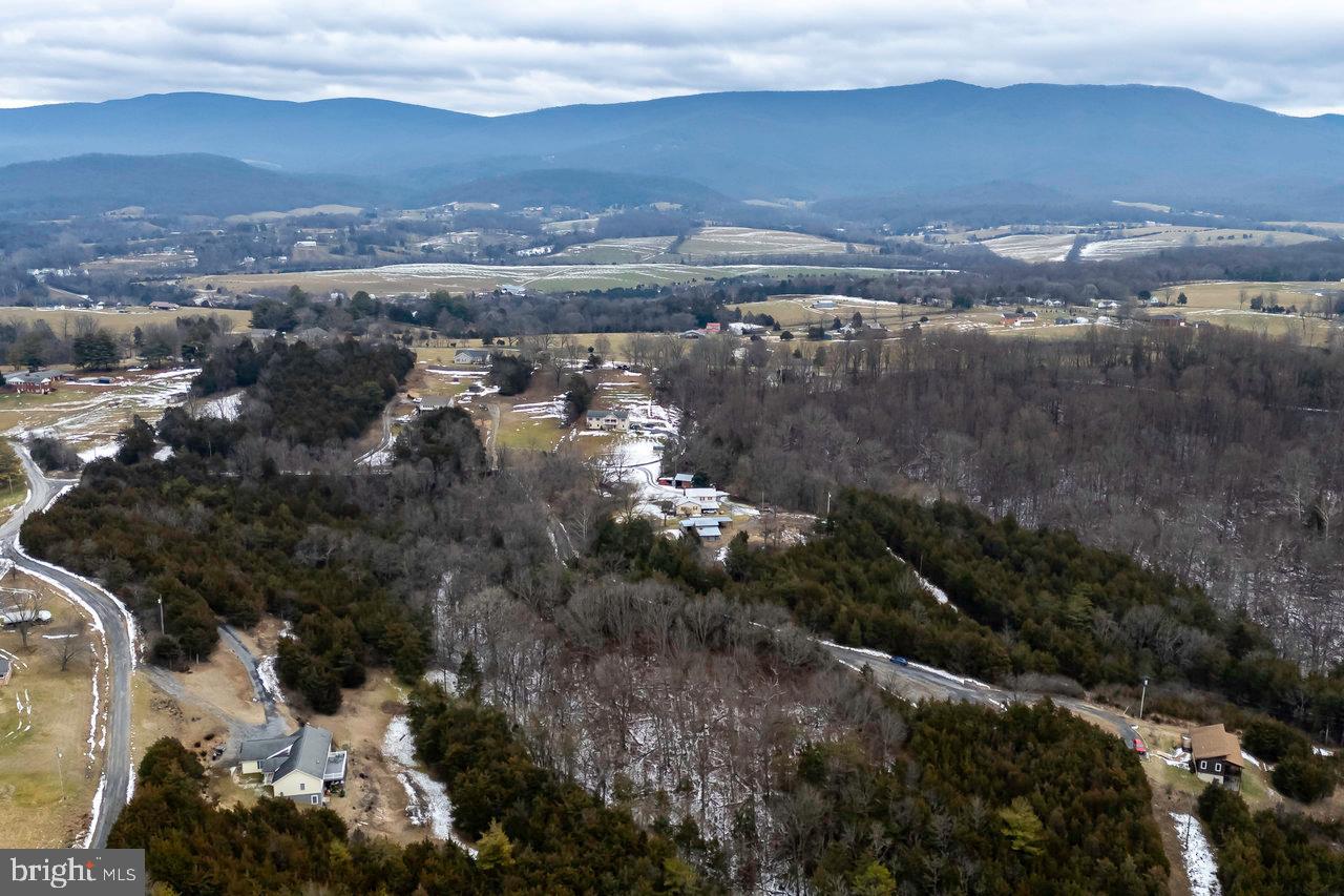 SHENANDOAH RIVER BEND - Land