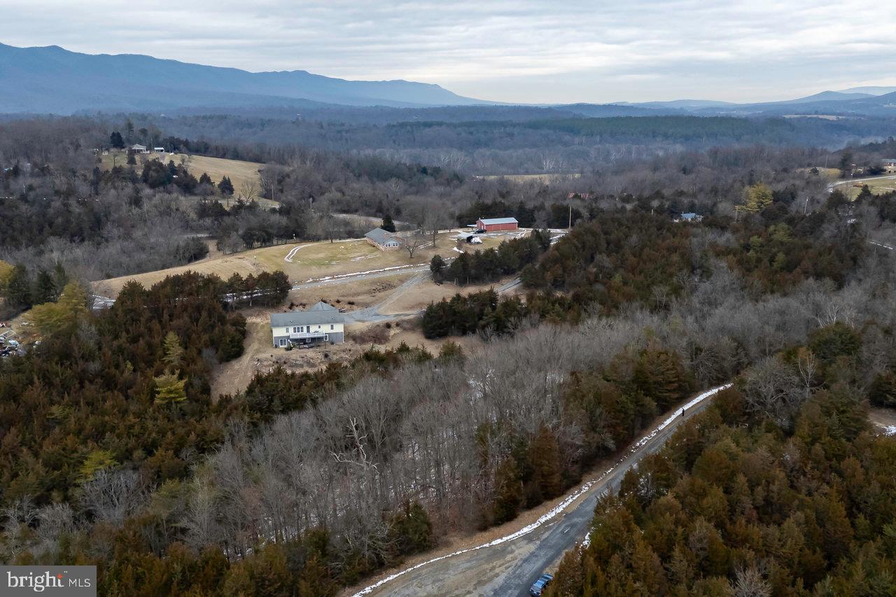 SHENANDOAH RIVER BEND - Land