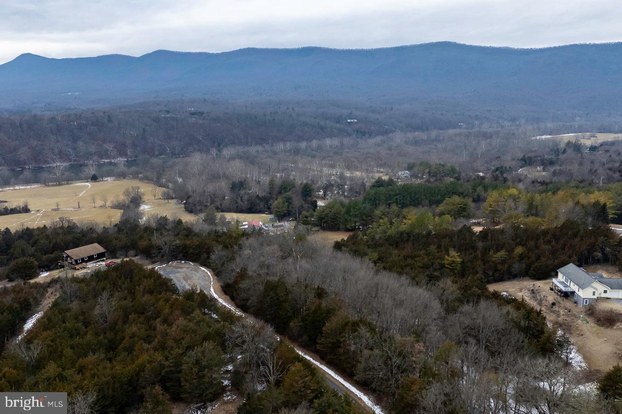 SHENANDOAH RIVER BEND - Land