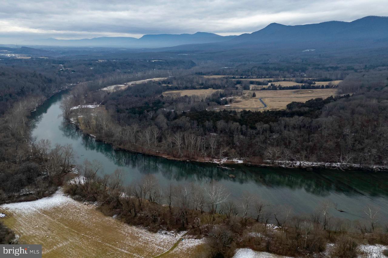 SHENANDOAH RIVER BEND - Land