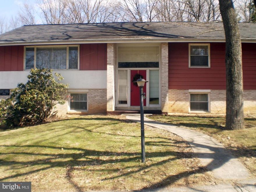 Large & spacious home with over 2600 Sq Ft of living space. 4 bedrooms and an office with separate entrance which could be 5th bedroom. Check out the size of the kitchen & living room with vaulted ceilings. 600+ Sq Ft of finished daylight family/rec room w/ fireplace. 2 car garage & large lot. A lot of home for this price!