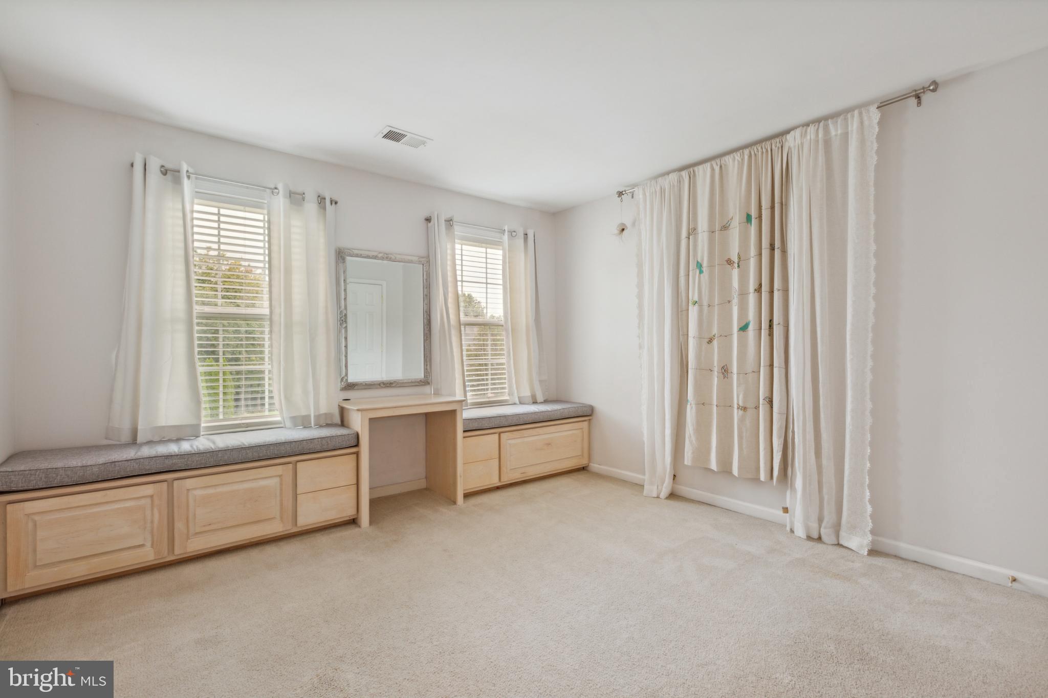 RIVER HILLS - Residential