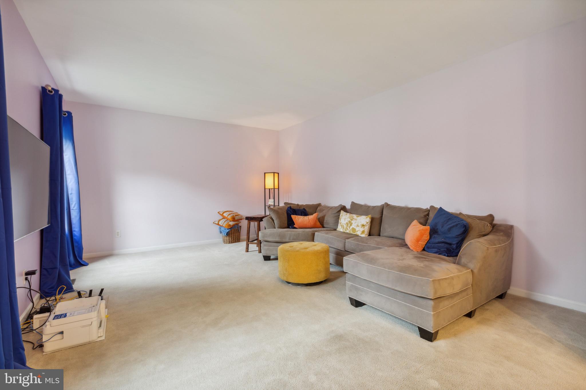 RIVER HILLS - Residential