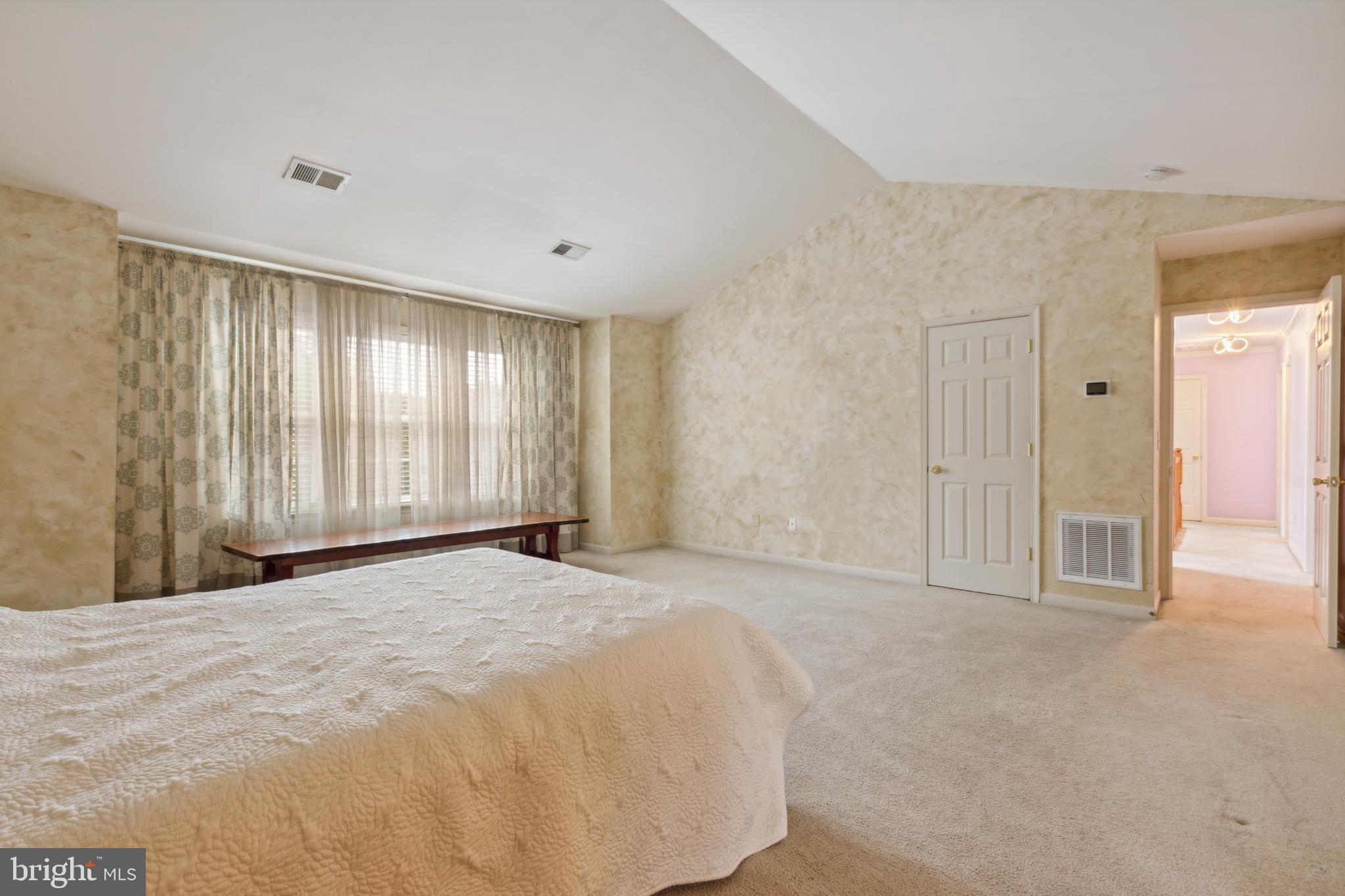 RIVER HILLS - Residential