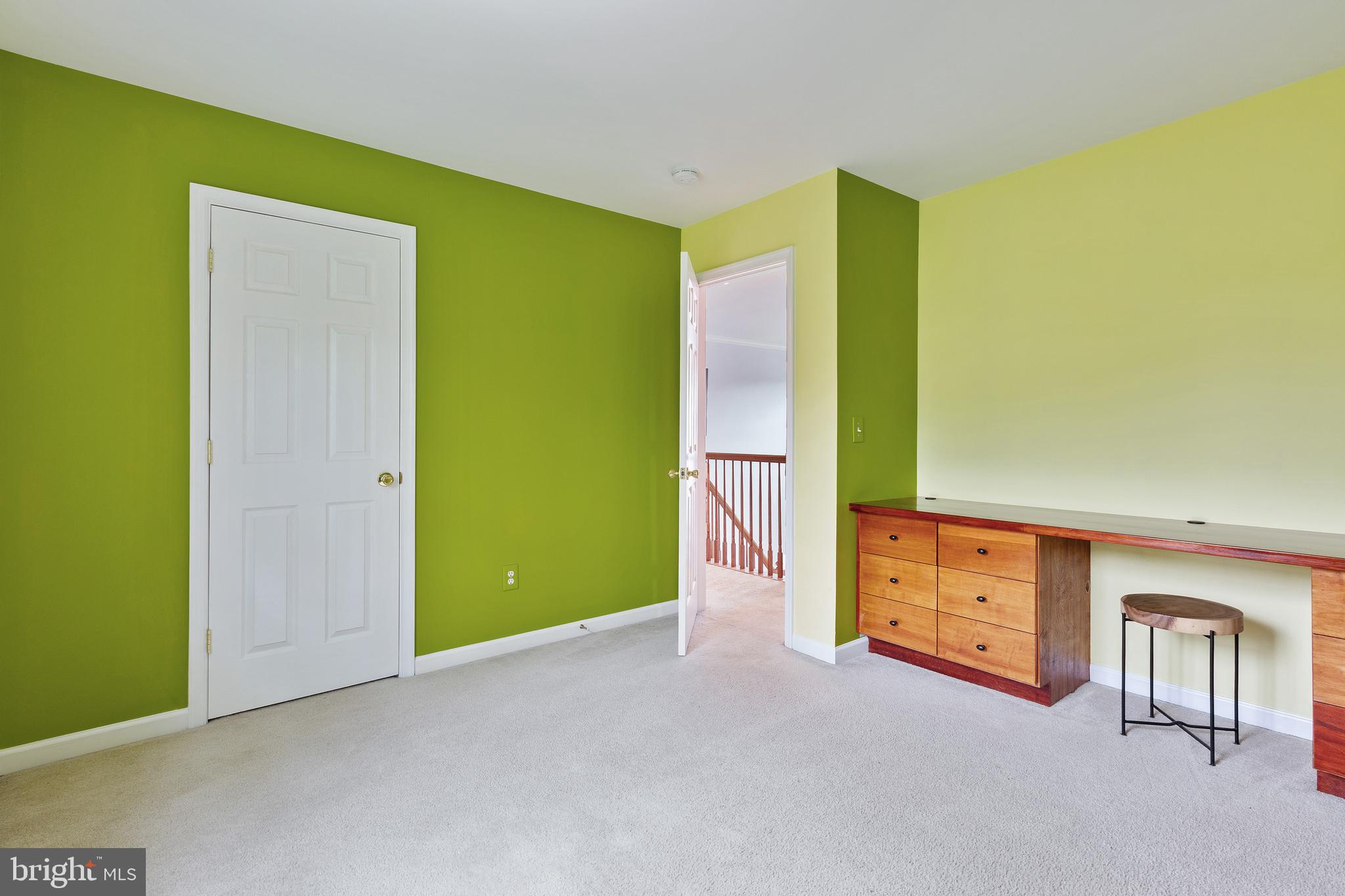 RIVER HILLS - Residential