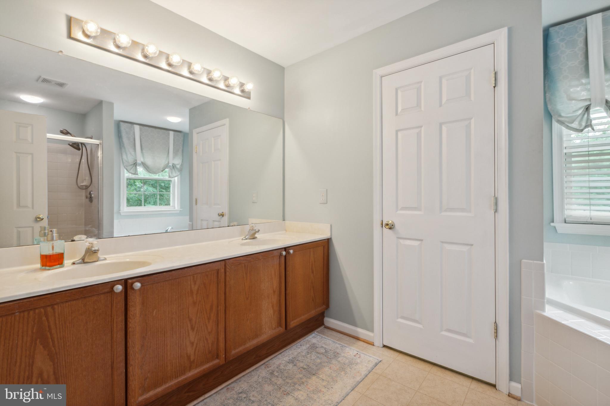 RIVER HILLS - Residential