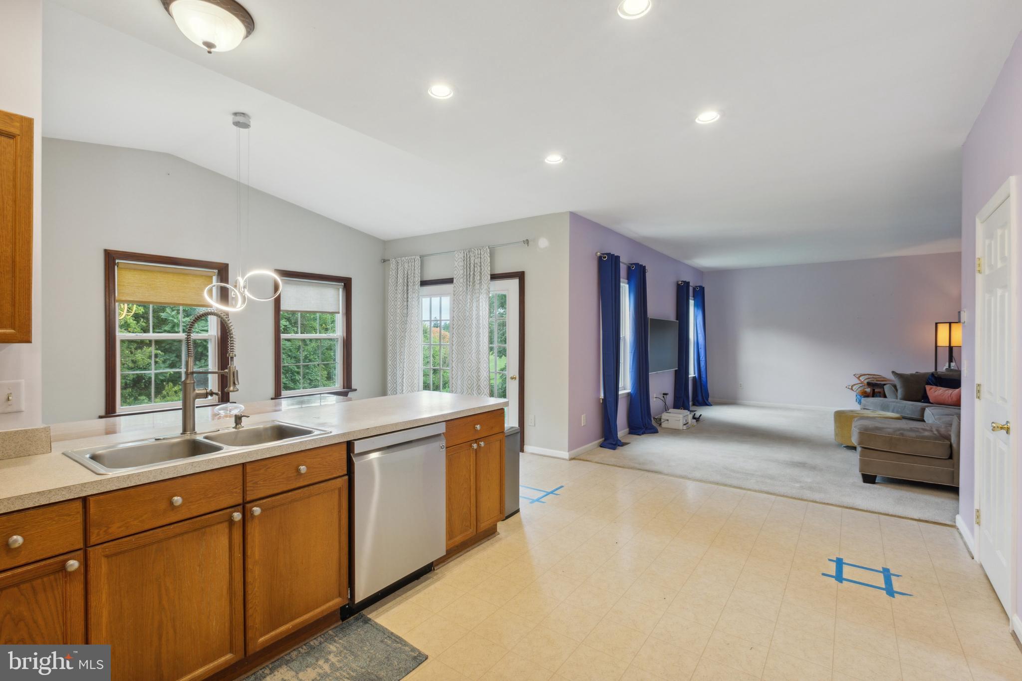 RIVER HILLS - Residential