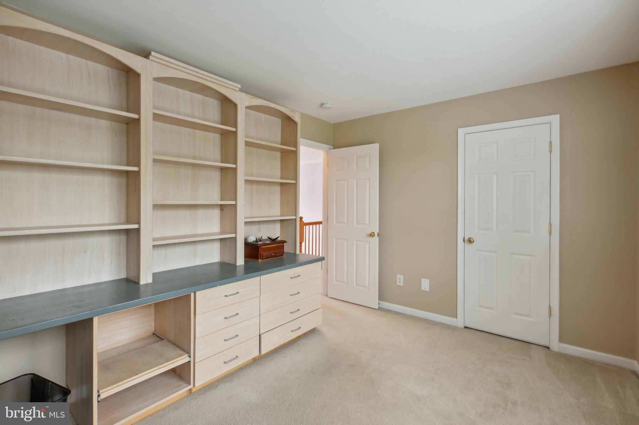 RIVER HILLS - Residential