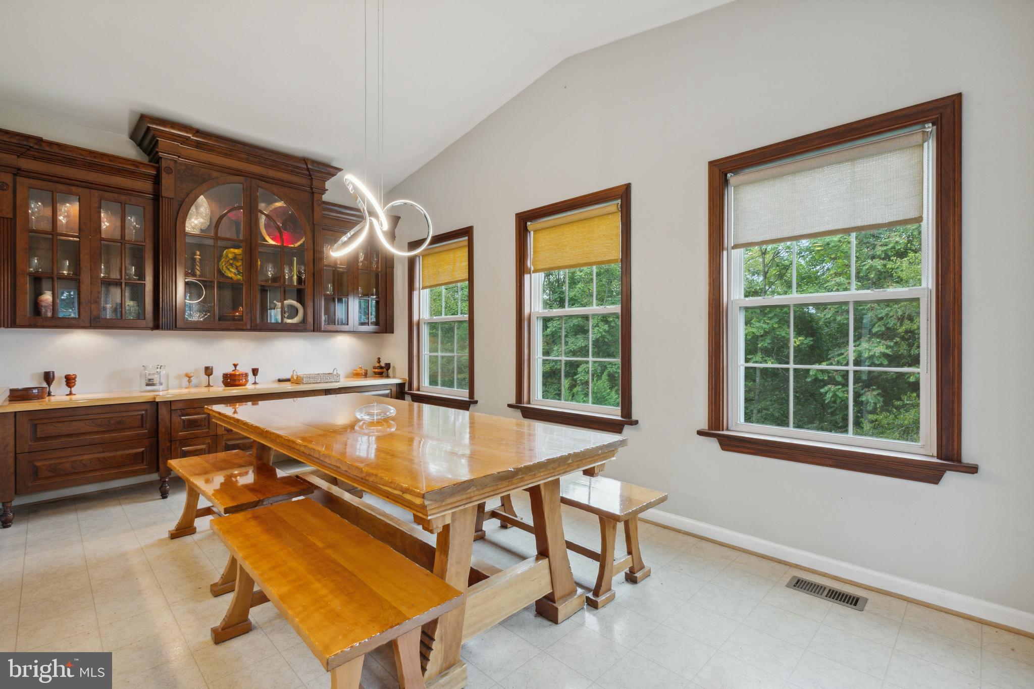 RIVER HILLS - Residential