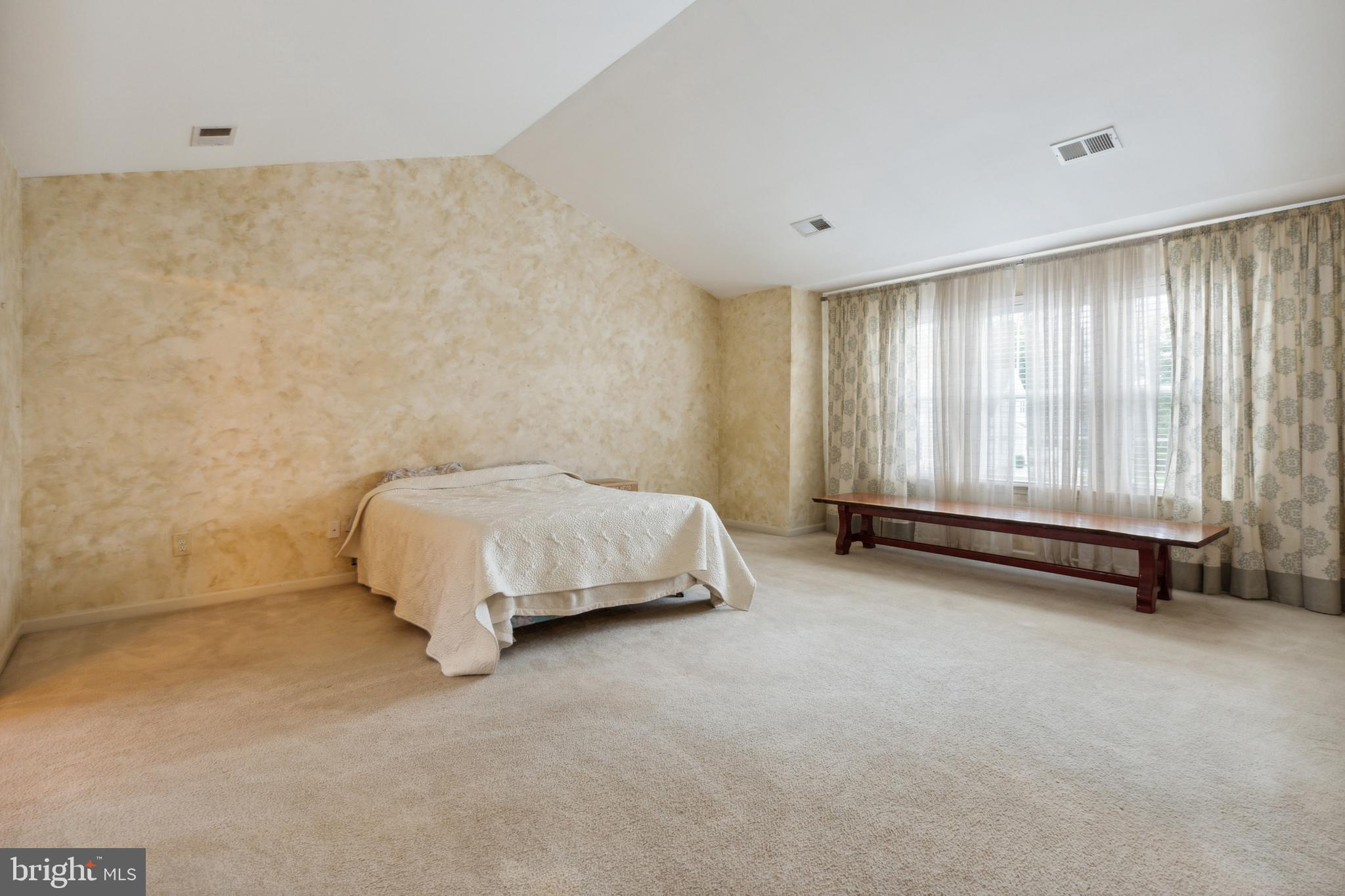 RIVER HILLS - Residential