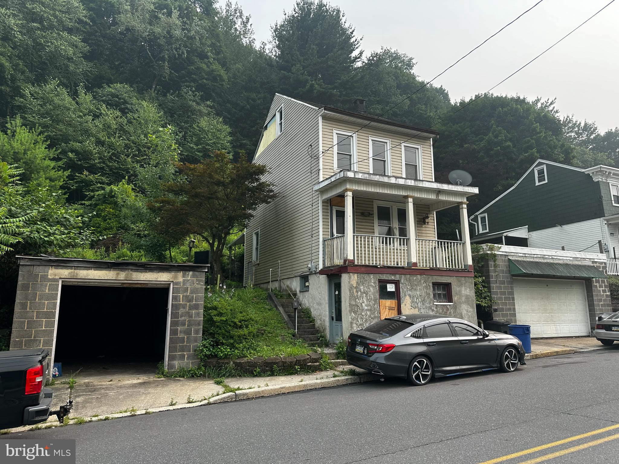 415 PEACOCK STREET