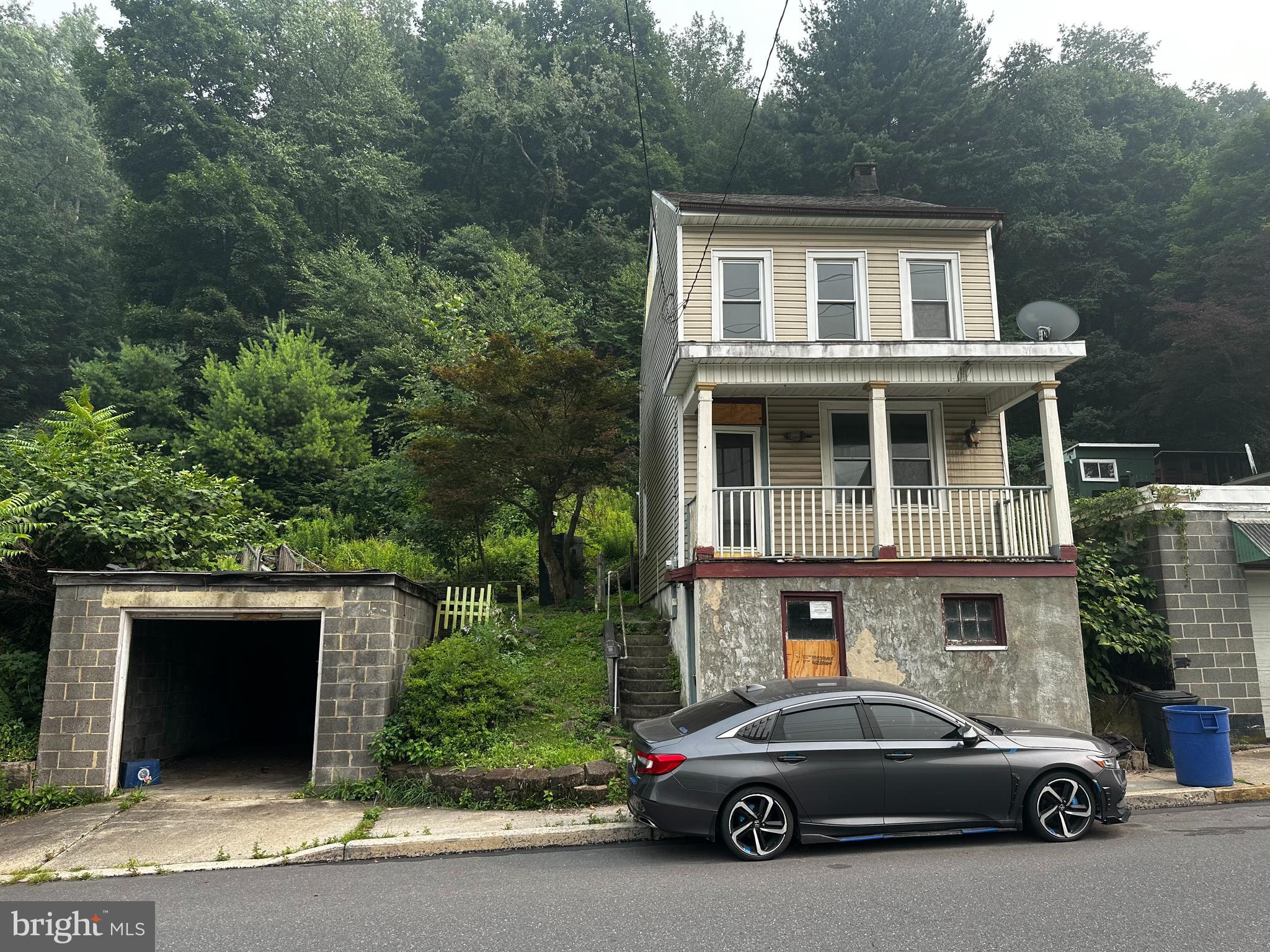 415 PEACOCK STREET
