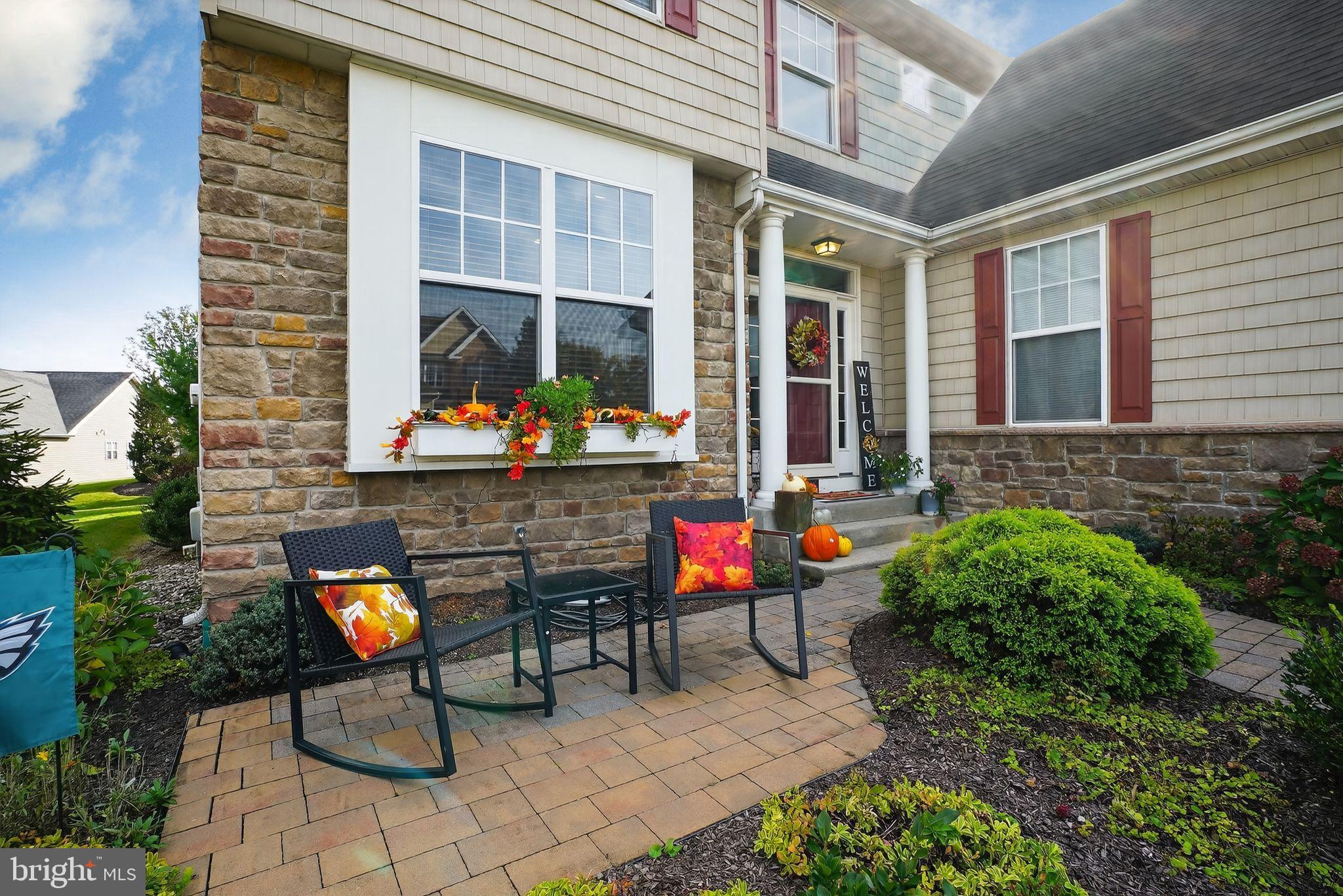 1351 CREEKSIDE LANE