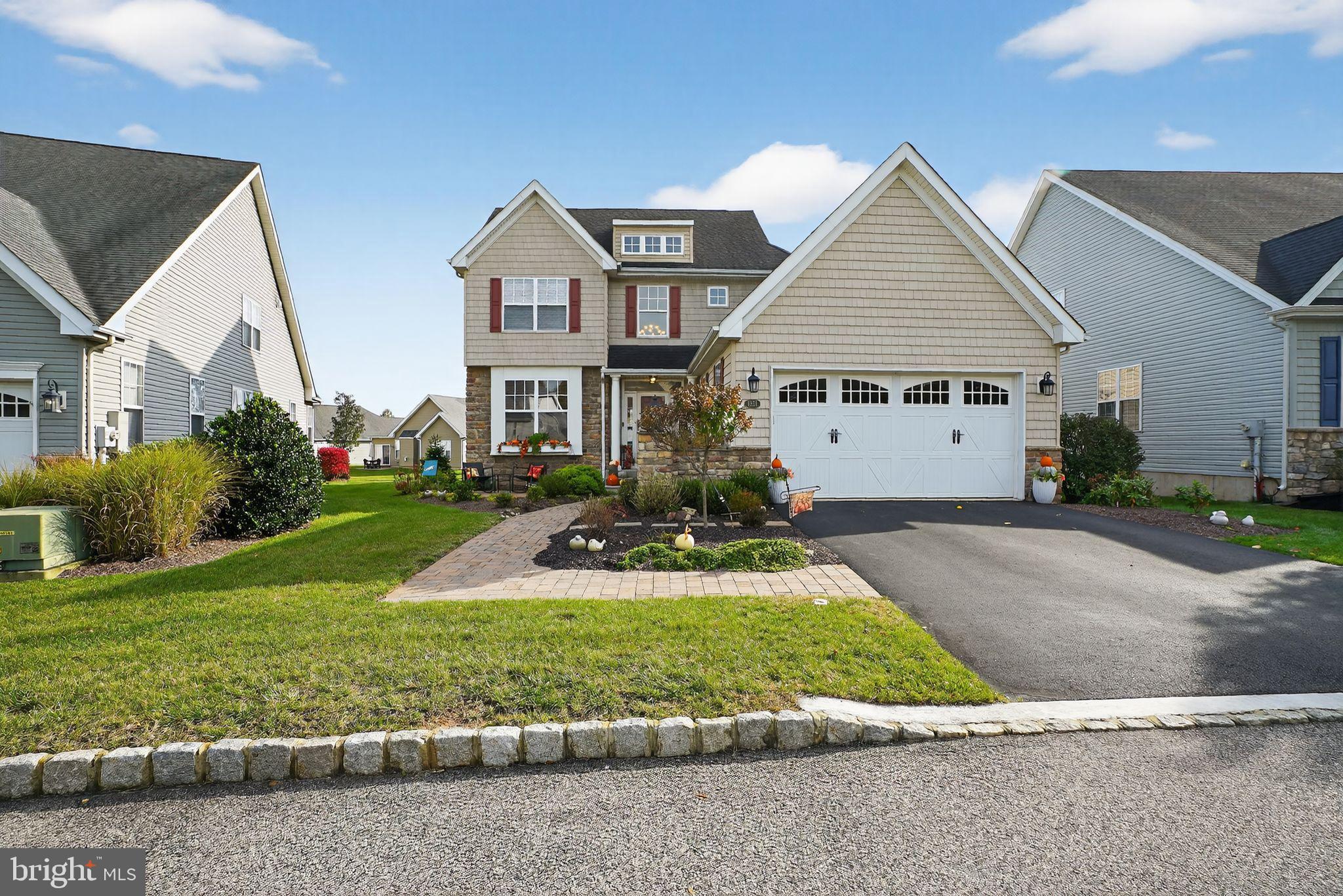 1351 CREEKSIDE LANE