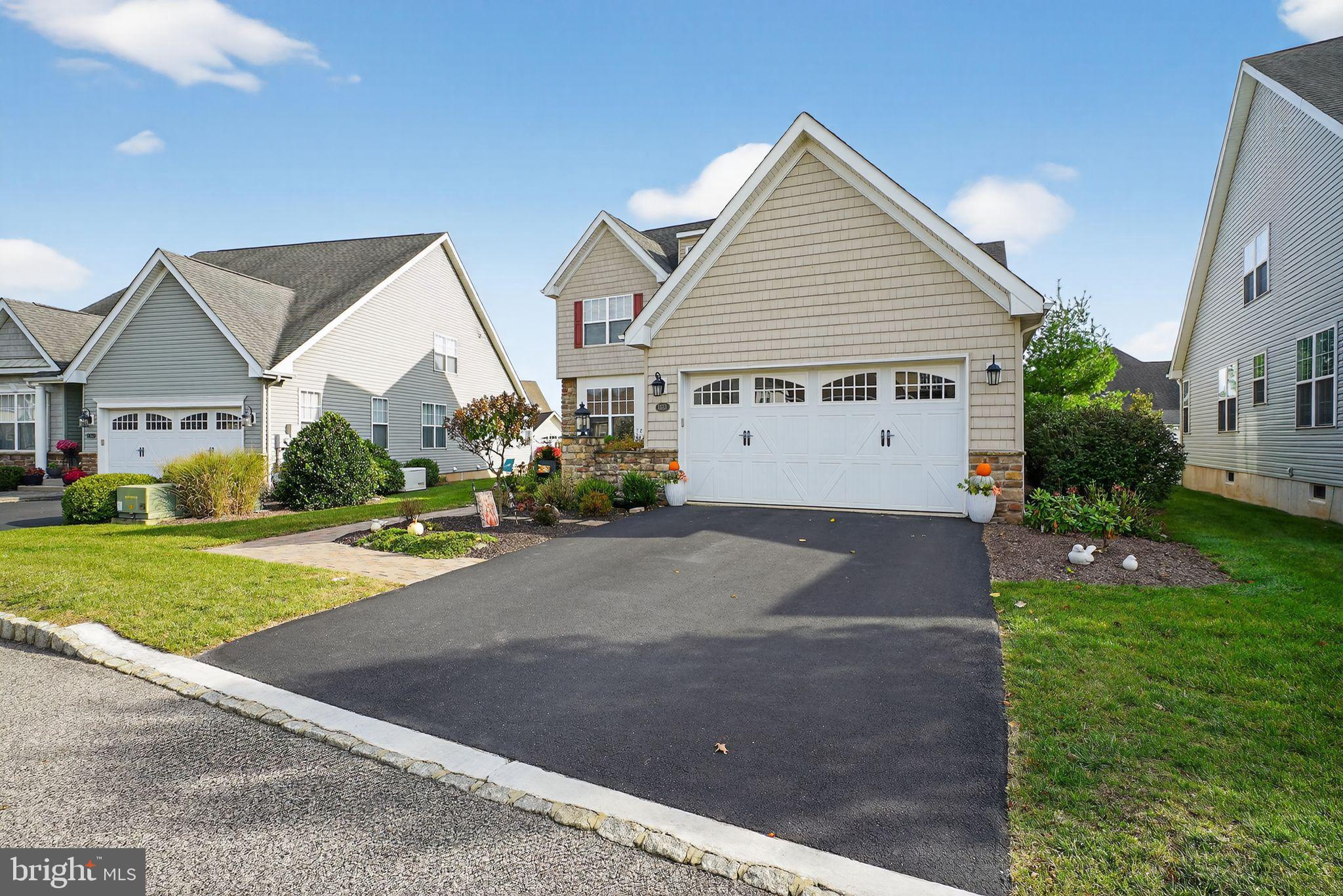 1351 CREEKSIDE LANE