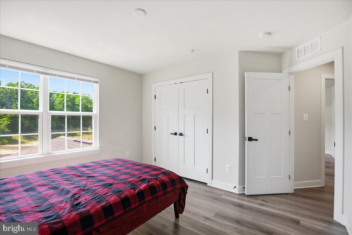 BRENTWOOD - Residential