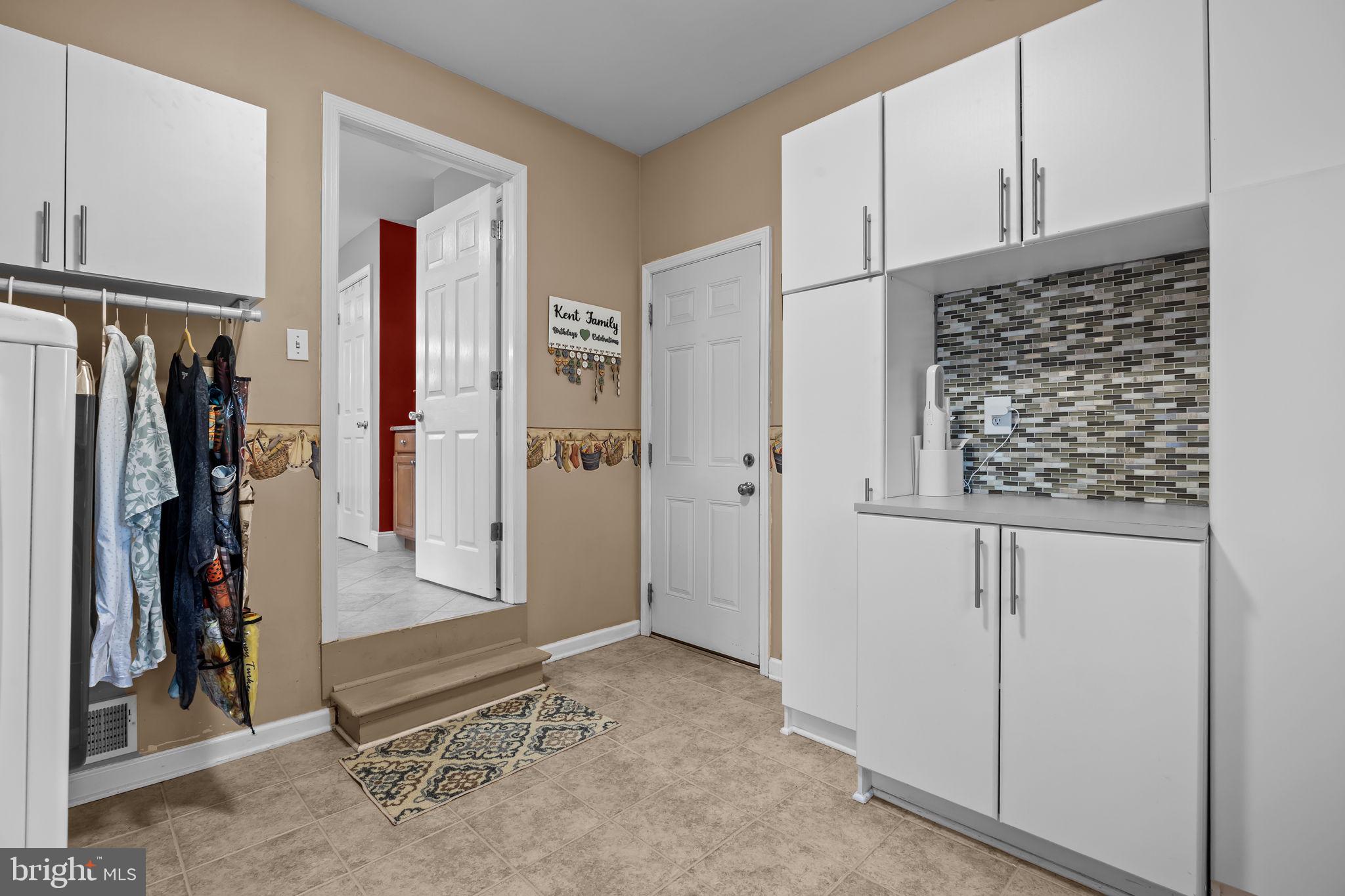 EDGEBROOK - Residential