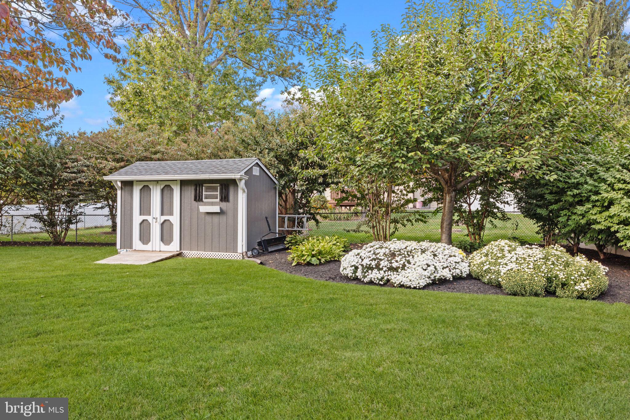 EDGEBROOK - Residential