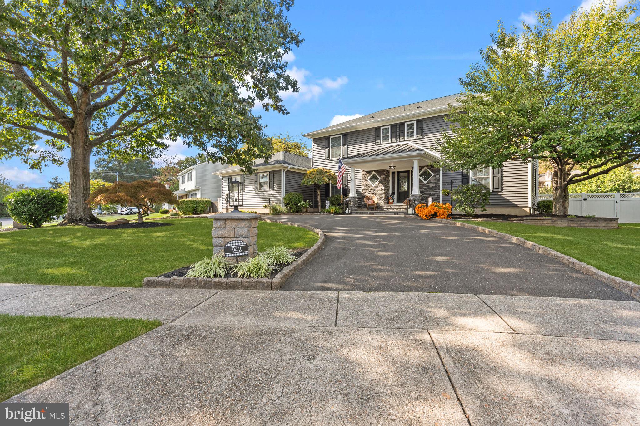 EDGEBROOK - Residential