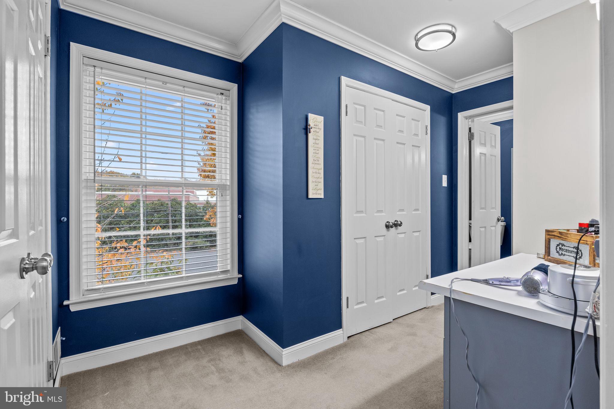 EDGEBROOK - Residential