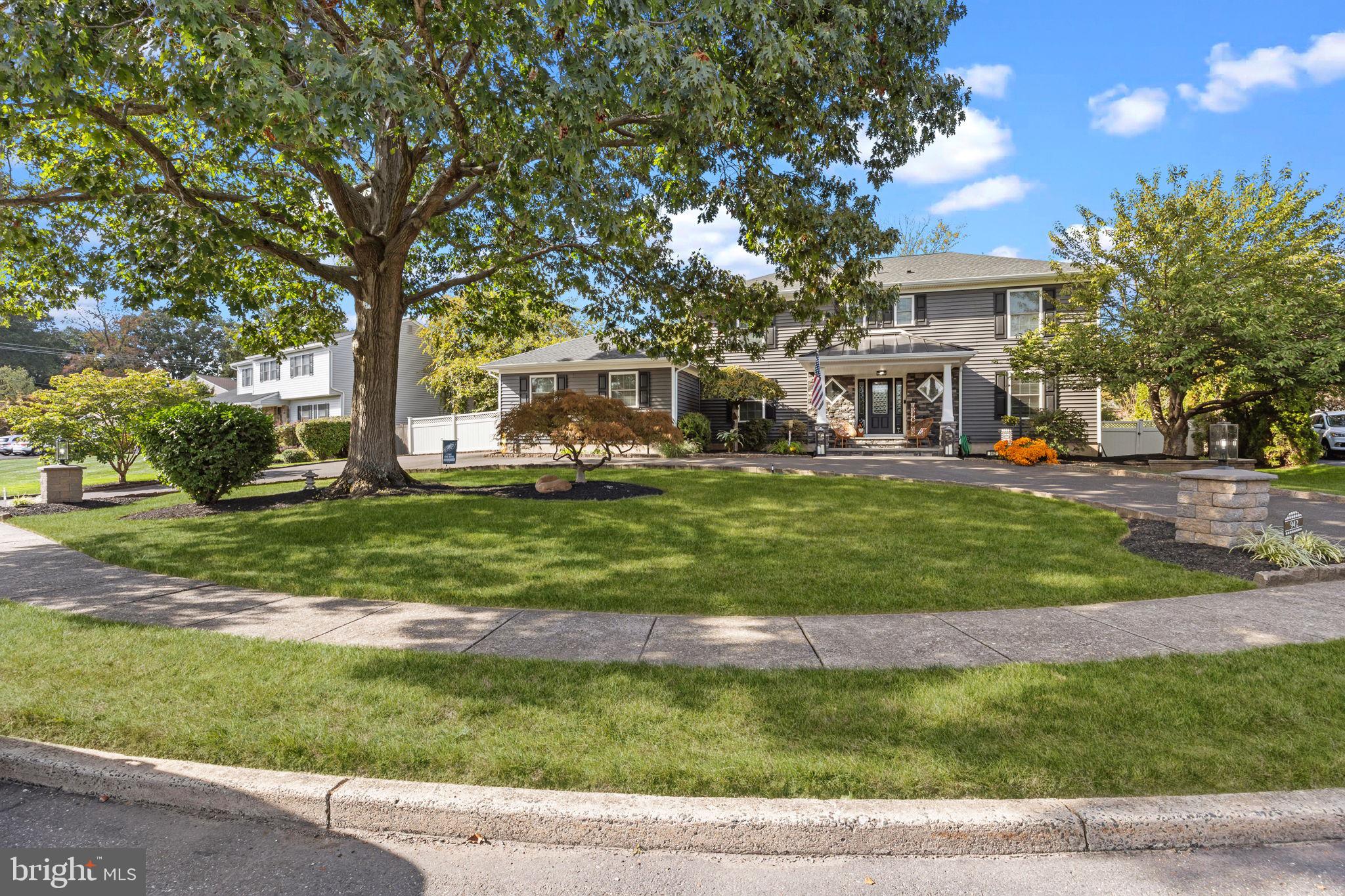 EDGEBROOK - Residential