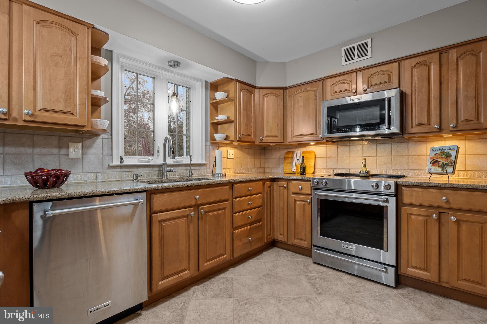 EDGEBROOK - Residential