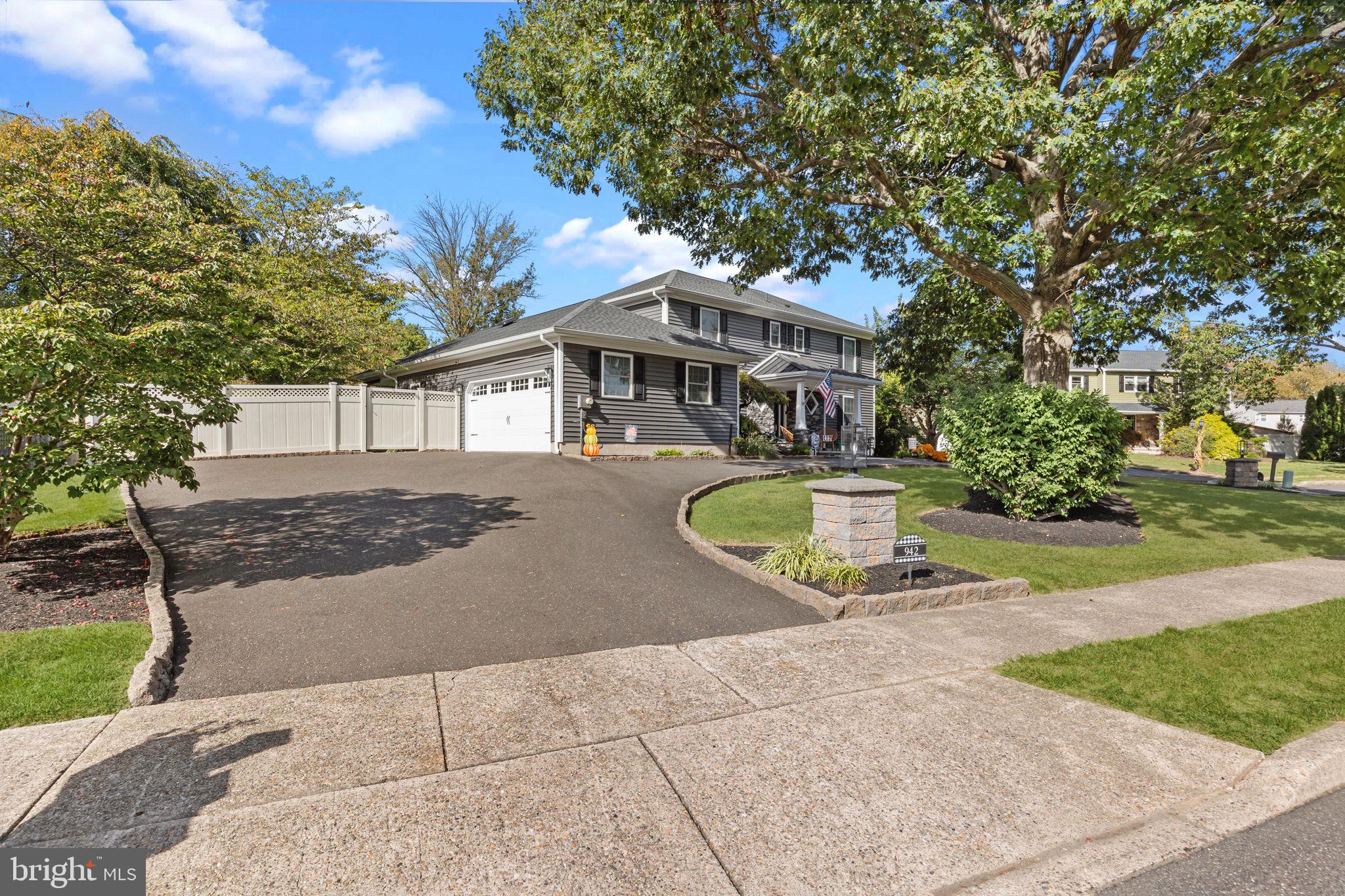 EDGEBROOK - Residential