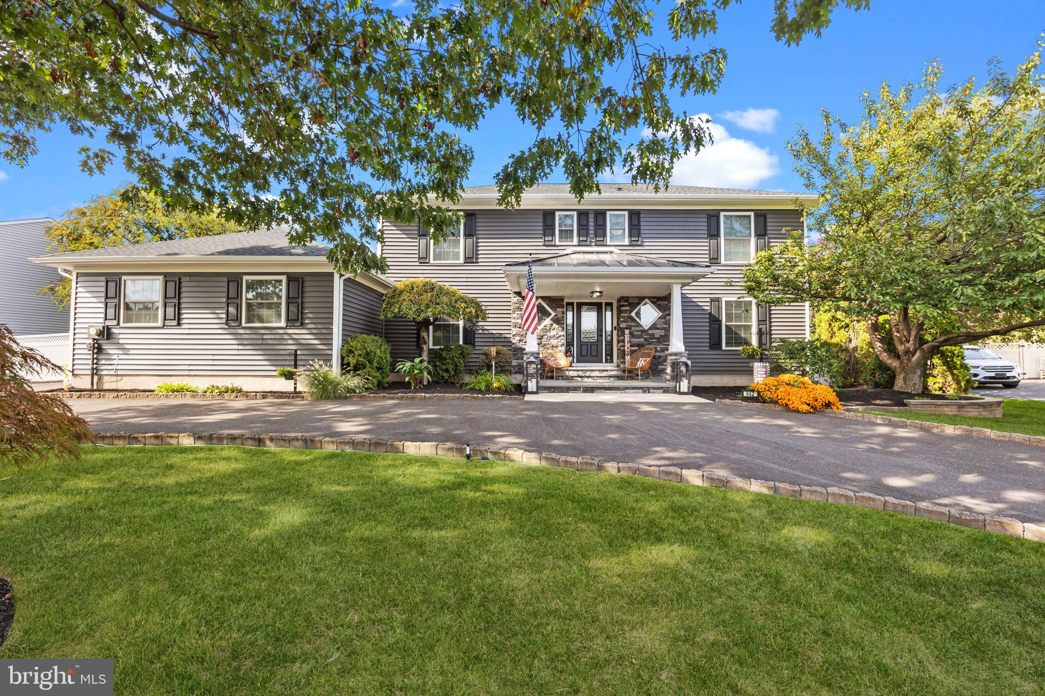 EDGEBROOK - Residential