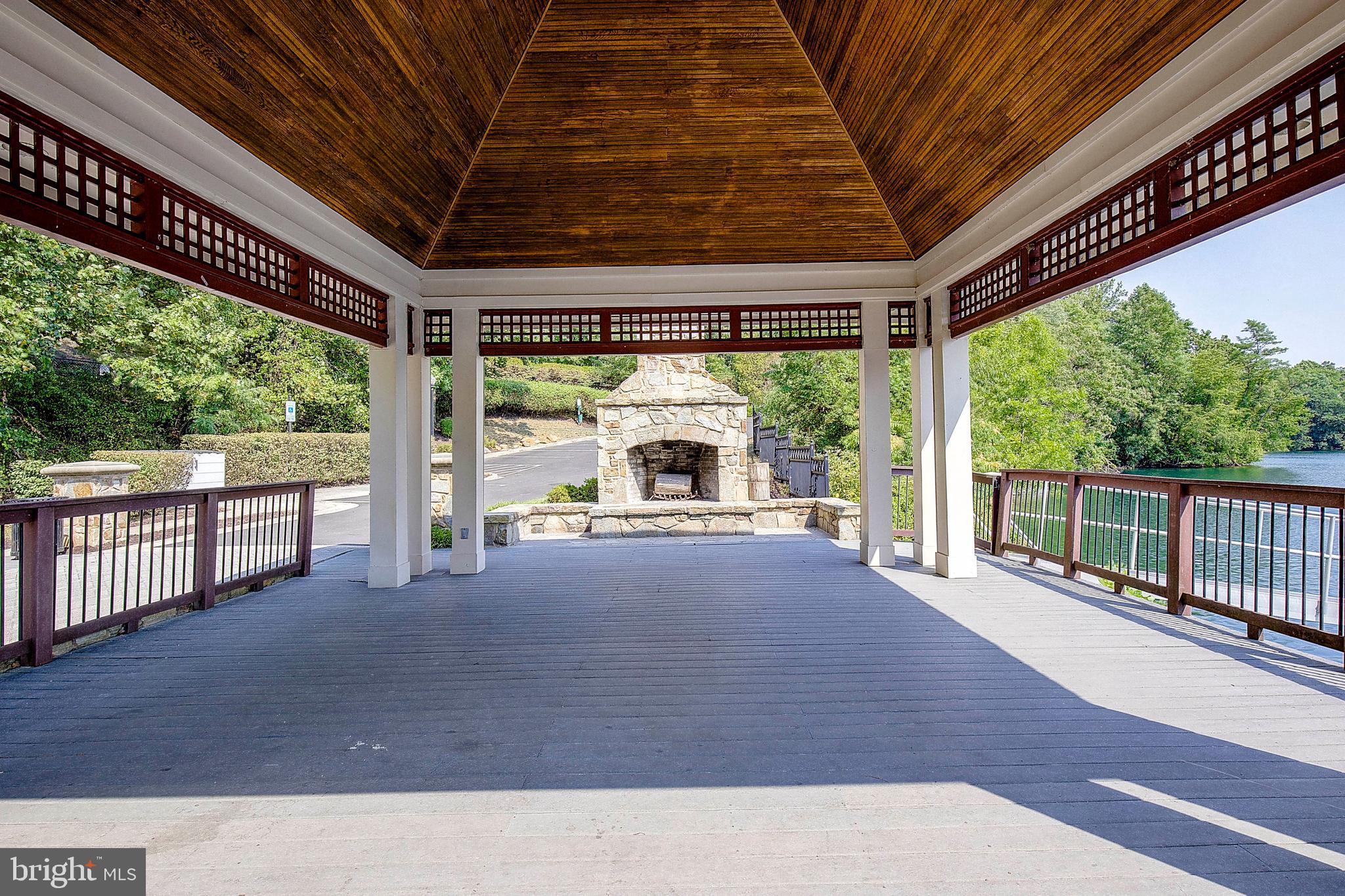 STONE LAKE - Residential