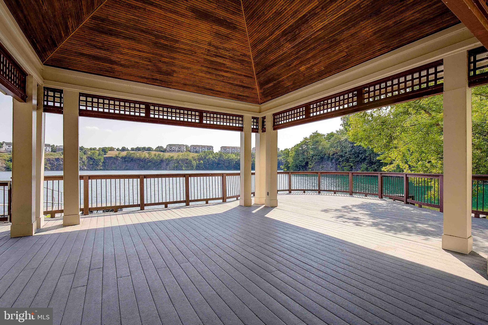 STONE LAKE - Residential