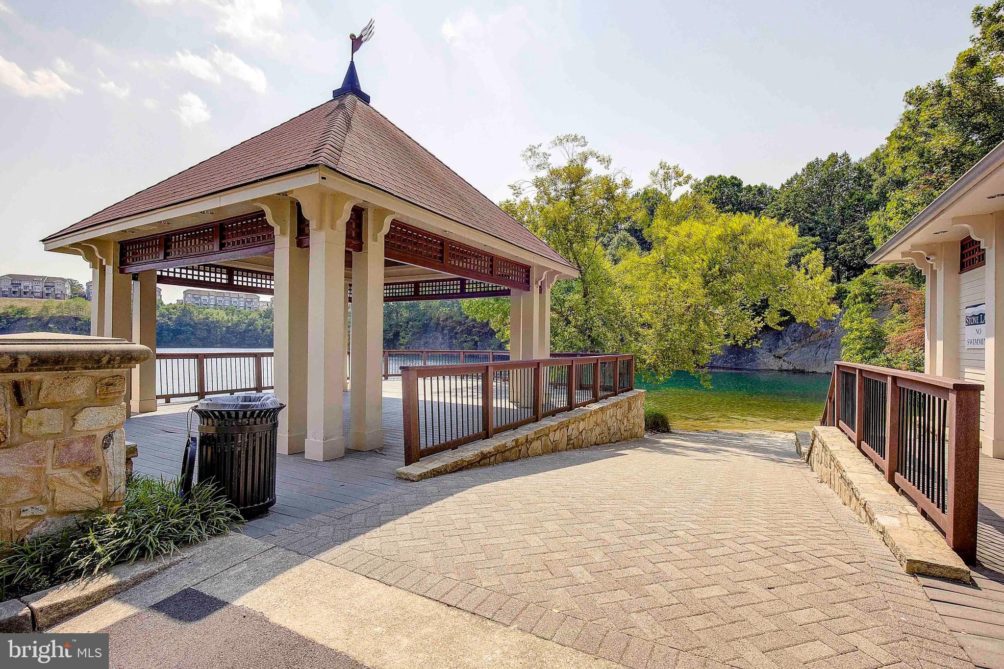 STONE LAKE - Residential