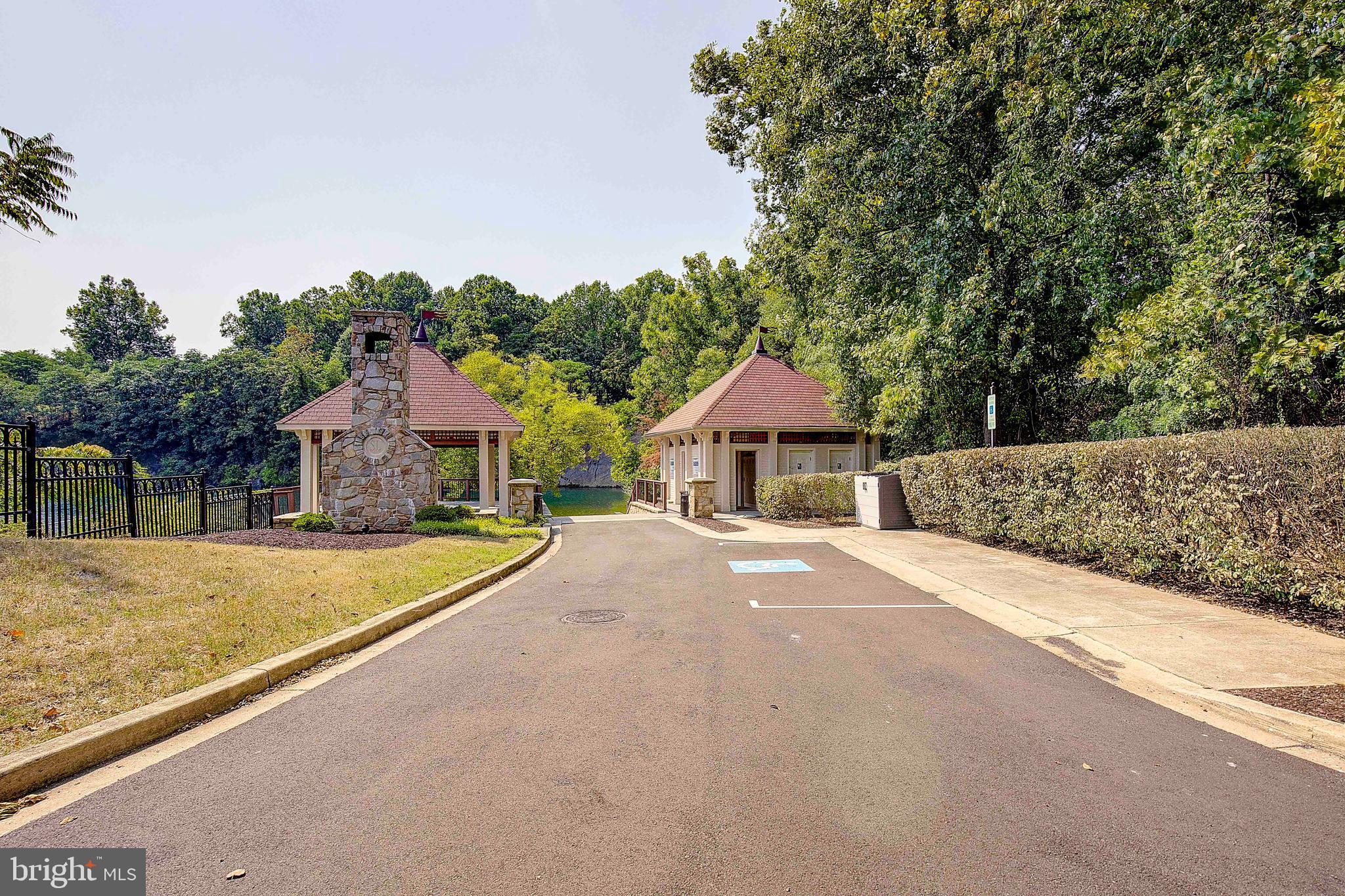 STONE LAKE - Residential