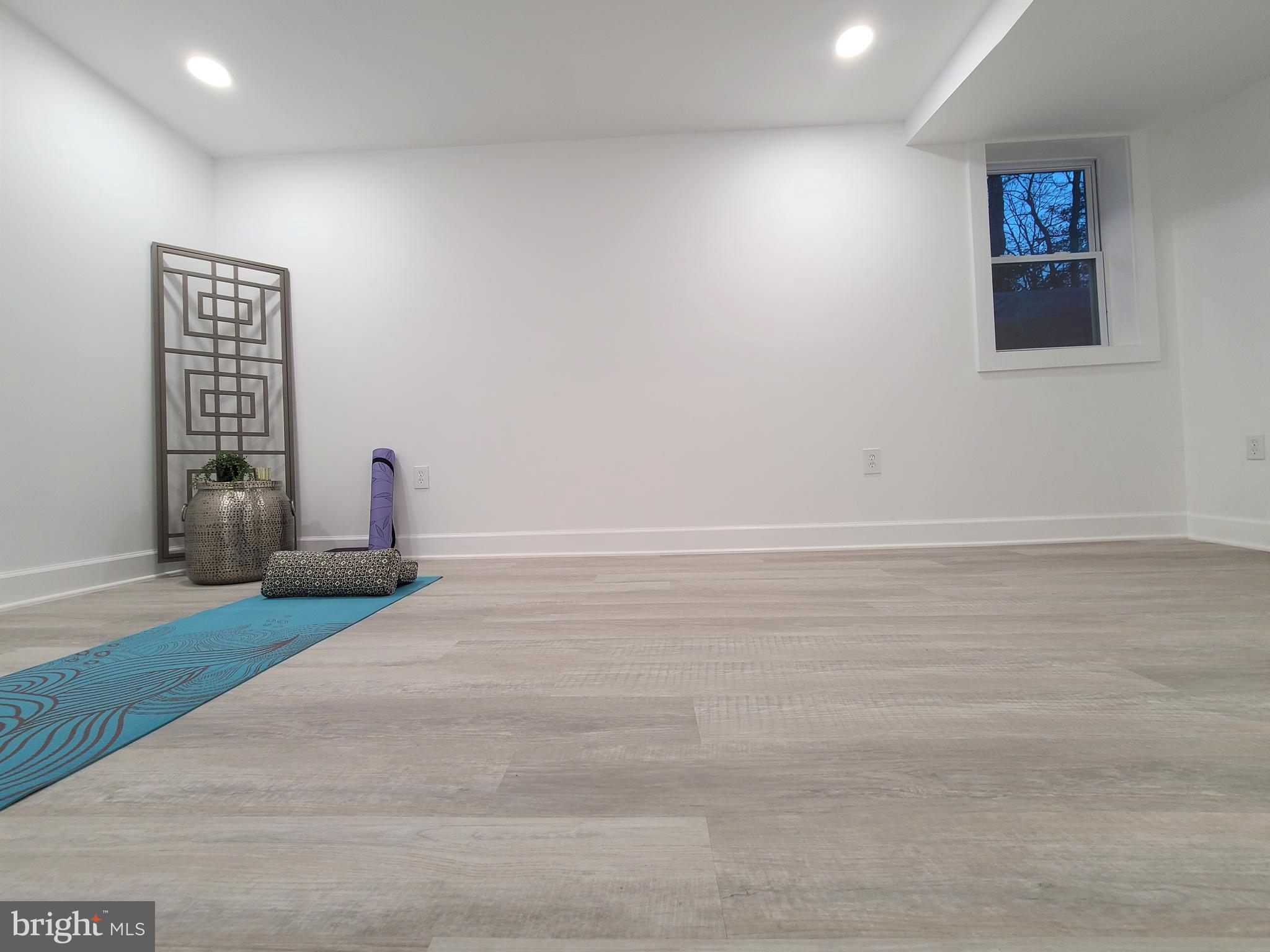 CHESTNUT RIDGE MANOR - Residential