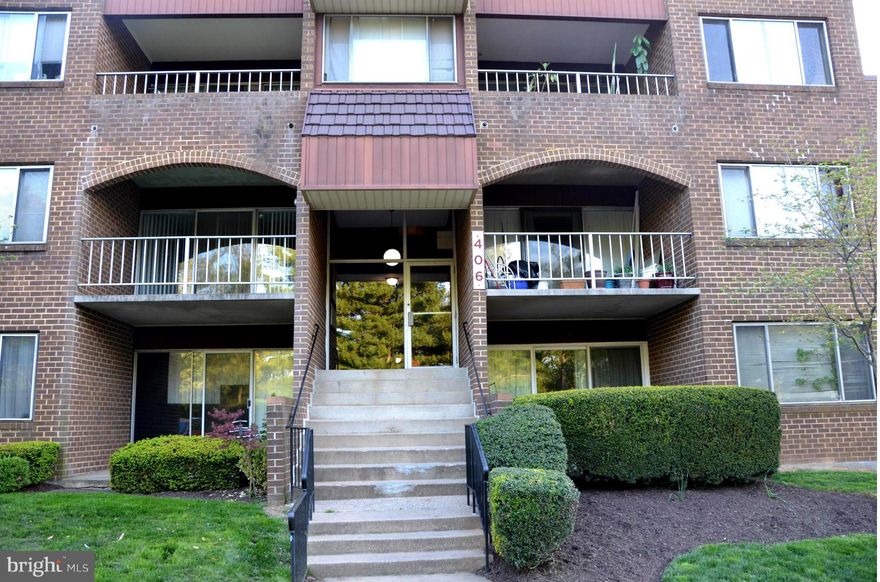 SPACIOUS 2BR/2BR CONDO IN VILLA RIDGE! FRESH AND READY FOR IMMEDIATE MOVE-IN! RECENT CARPET, PAINT, PLUS KITCHEN AND BATH UPDATES. TONS OF STORAGE! CONDO FEE INCLUDES ALL UTILITIES!! COMMUNITY AMENITIES INCLUDING TENNIS COURTS, SWIMMING POOL, AND TOT LOTS! CLOSE TO OLD TOWN GAITHERSBURG, GAITHERSBURG MARC TRAIN, BUS ROUTES, AND LAKEFOREST MALL!