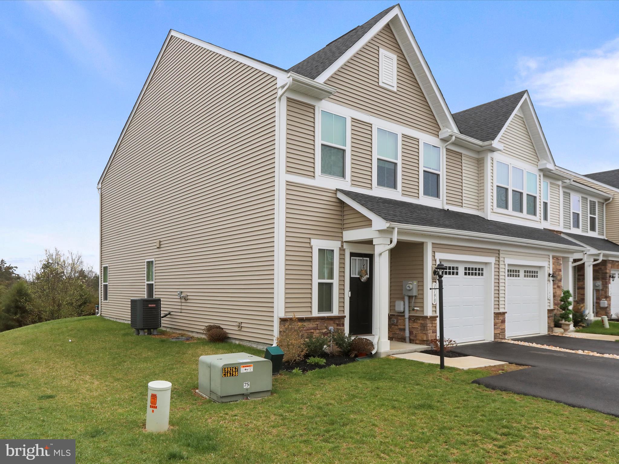 1190 EMILYS COURT