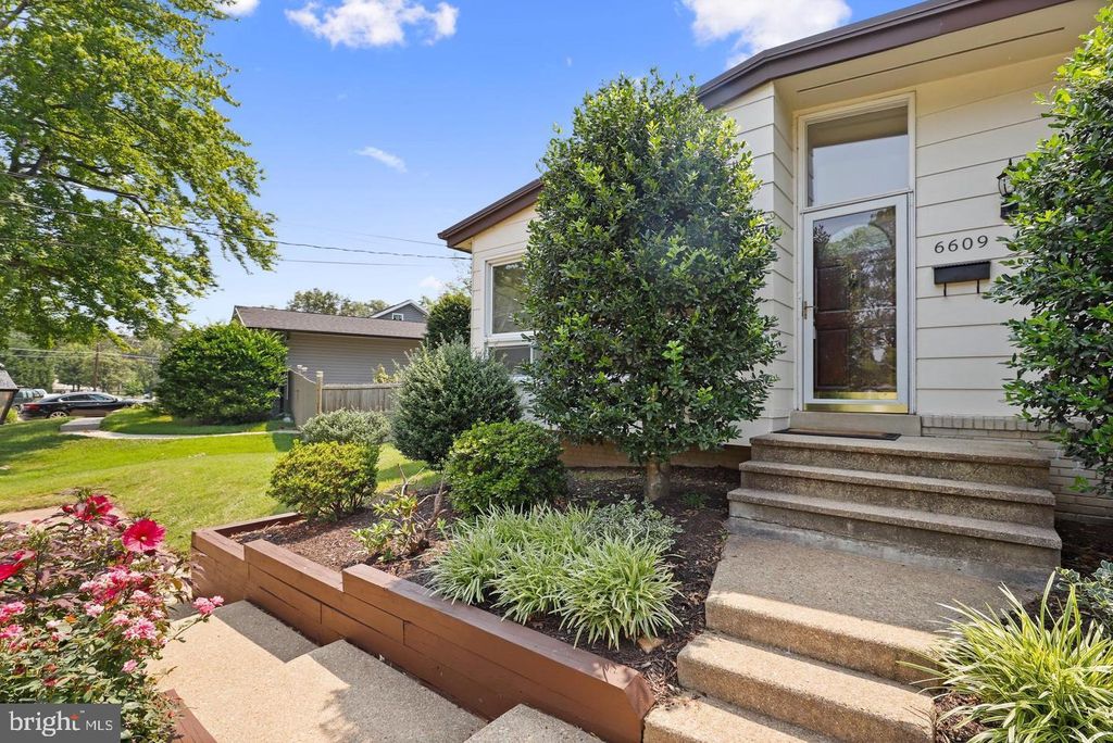 Photo of 6609 Bowie Drive, SPRINGFIELD, VA 22150 (MLS # VAFX2274590)