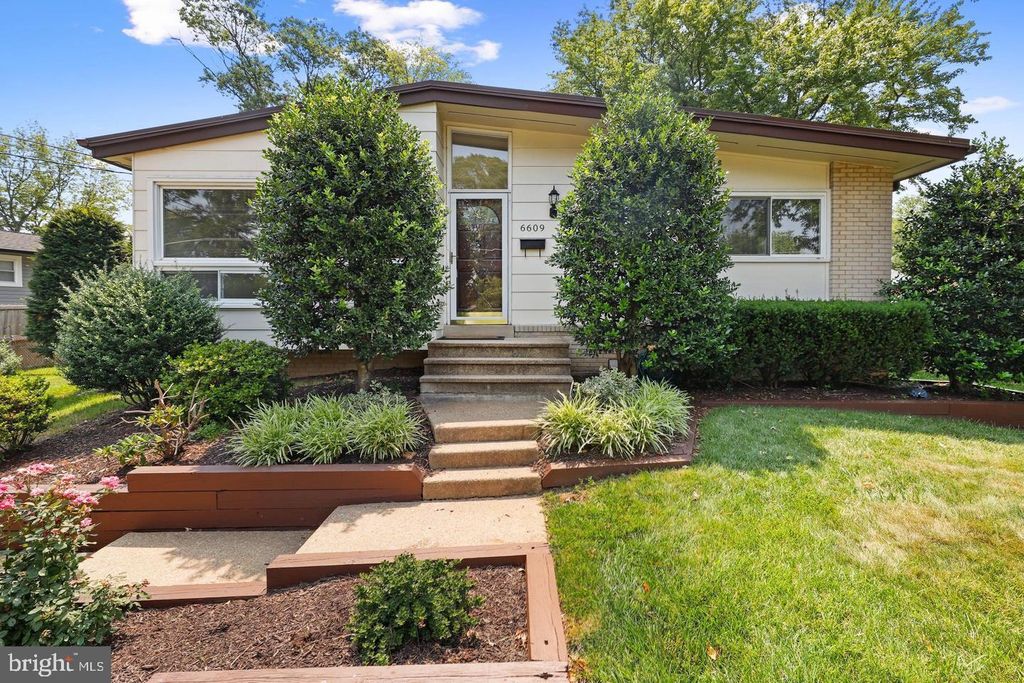Photo of 6609 Bowie Drive, SPRINGFIELD, VA 22150 (MLS # VAFX2274590)