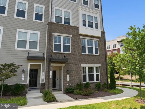 Photo of 2303 Stephanie Tessa Lane, WOODBRIDGE, VA 22191 (MLS # VAPW2126488)