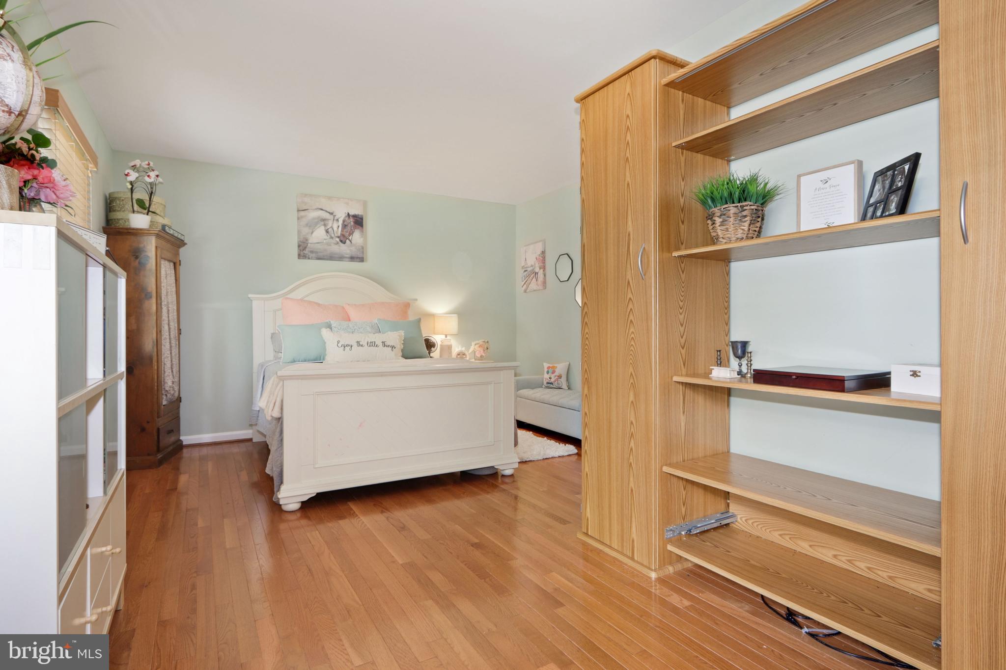 NEWINGTON FOREST - Residential